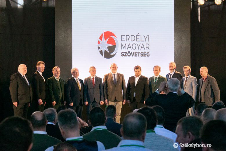 Az idei küldöttgyűlésen megválasztott EMSZ-vezetőtestület •  Fotó: László Ildikó