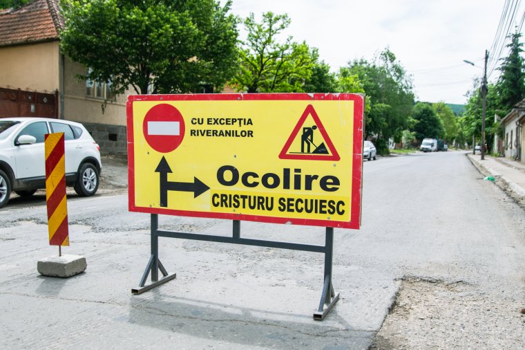 Útlezárások, korlátozások a II. Rákóczi Ferenc utcában a kopóréteg leterítése miatt