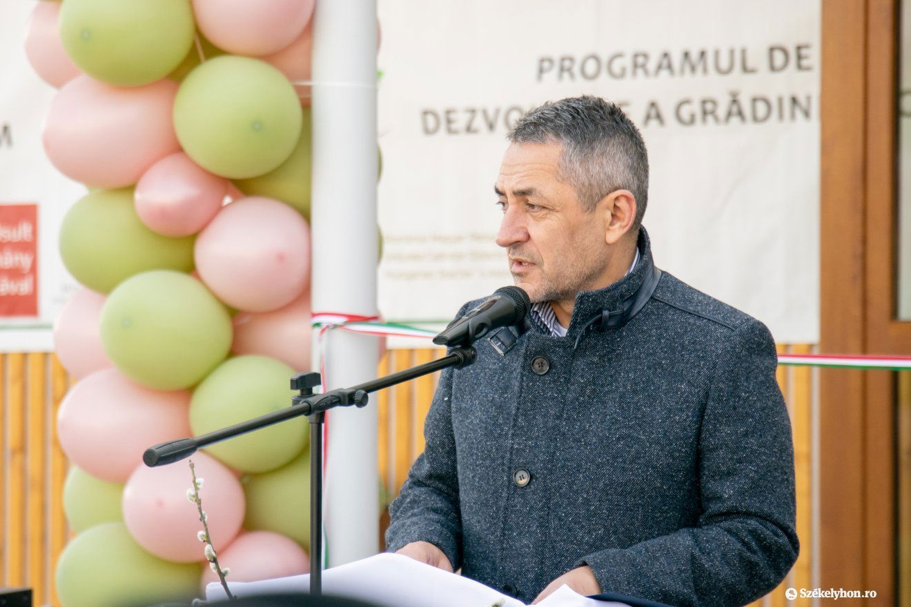 Potápi Árpád államtitkár reményét fejezte ki, hogy mihamarabb fegyverszünet vagy béke lesz, és „ugyanabban a kerékvágásban” folytatódhat a fejlődés •  Fotó: László Ildikó