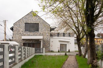Már csak a liftet kell leszállítsák és beszereljék az időseknek szánt foglalkoztatóközpontba