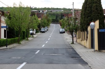 Bejáratokat hoznak rendbe, kátyúznak és útjelzéseket festenek Székelyudvarhelyen