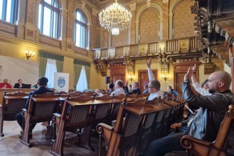 Ezúttal sem sikerült döntenie a testületnek a béremelésekről
