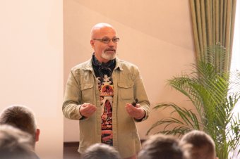 Zacher Gábor: lehet használni a digitális eszközöket, ám időkorlátokat kell szabni