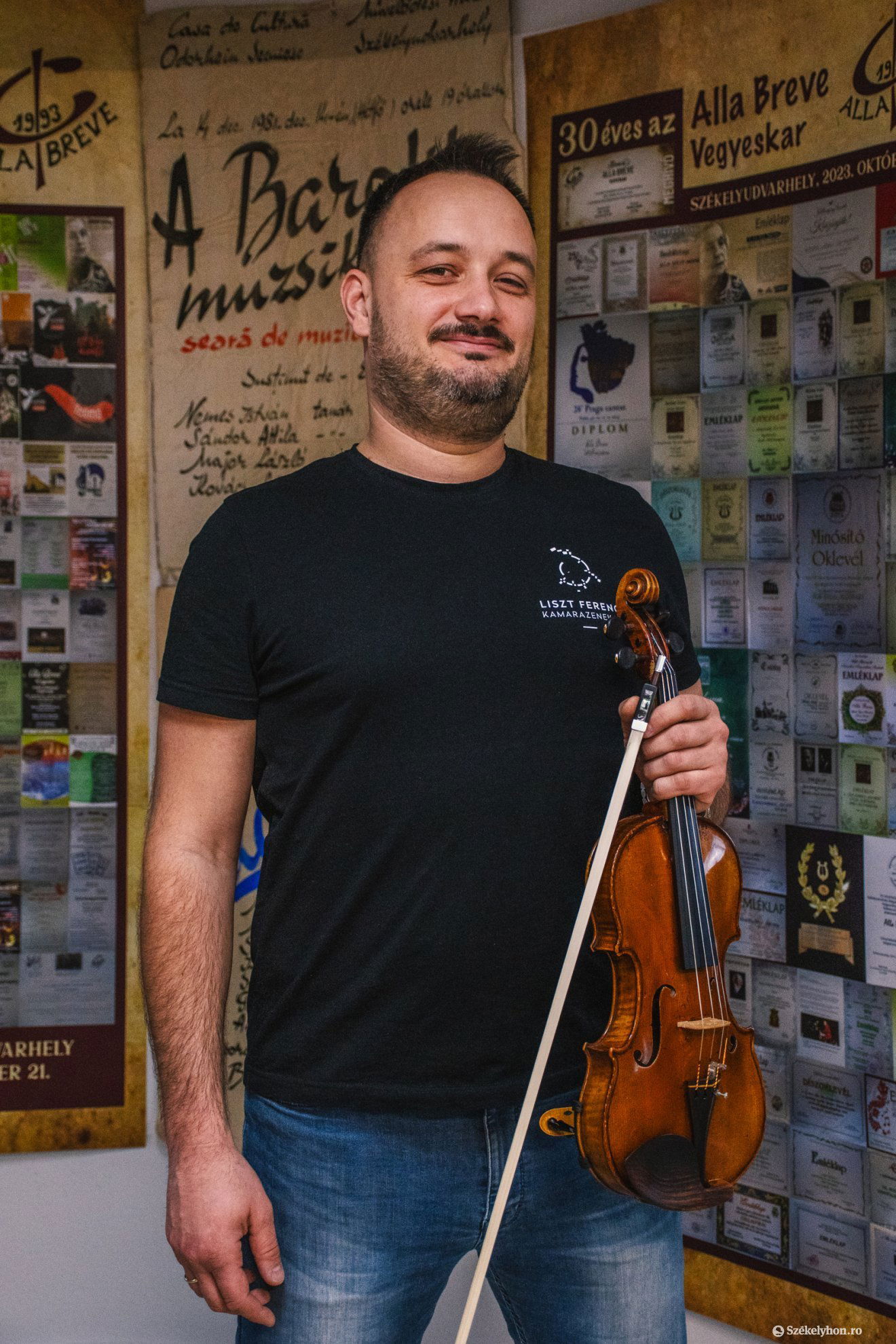 Bízik benne, hogy Székelyudvarhelyen is bemutathatja új hangszerét •  Fotó: László Ildikó