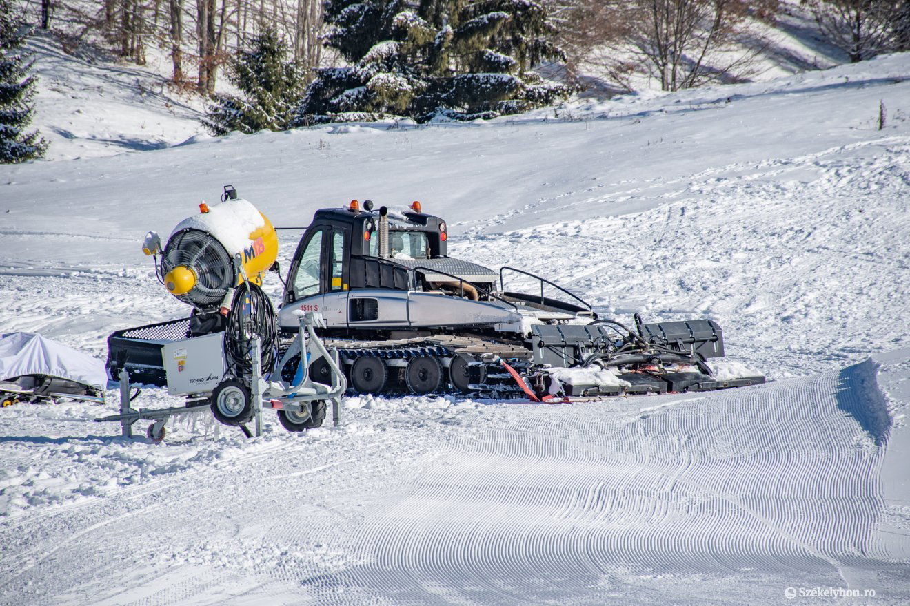 Sima, jégmentes pályákat kell garantálni a sízőknek •  Fotó: László Ildikó