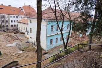 Ügyészségi felügyelet alatt zajlik a munka a bentlakásnál