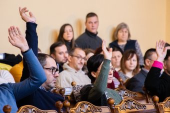 Továbbra sincs béremelés, folytatódik a DNA-s kivizsgálás