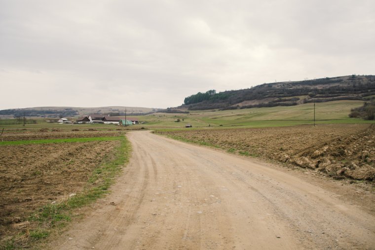 Leaszfaltozzák a Székelyszentkirály és Küküllőkeményfalva közötti út egy részét