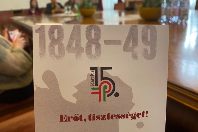 Nem engednek a negyvennyolcból: a korábbi bírságok ellenére idén is lesz ünnepi dekoráció március 15-én Székelyudvarhelyen