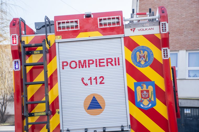 Tűz ütött ki egy parajdi panelházban, egy személyt kórházba szállították