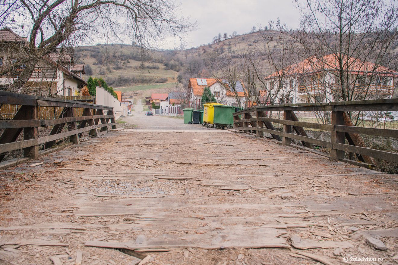 Háztartások, mezőgazdasági területek válnak egyszerűbben megközelíthetővé •  Fotó: László Ildikó