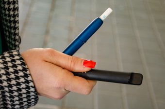 Az energiaital után a kiskorúak e-cigivel való kiszolgálását is megtiltotta a román parlament