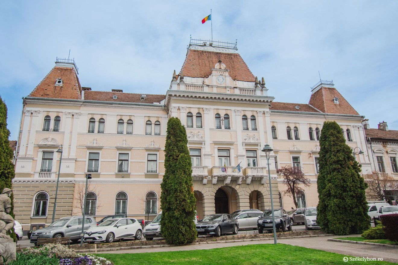 A hivatal ügyvitelével kapcsolatos dokumentumok átadására kell kihasználni a nyári időszakot •  Fotó: László Ildikó