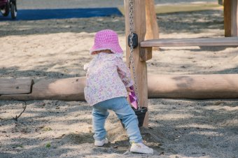 Közel százezerrel csökkent a romániai gyerekek száma egy év alatt