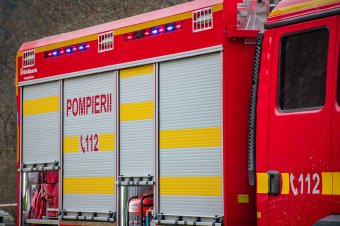 Kidőlt fa akadályozza a forgalmat a Gyilkos-tónál