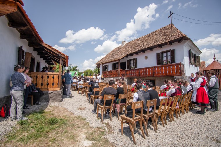 Elfogadta a kormány Etéd község címerét