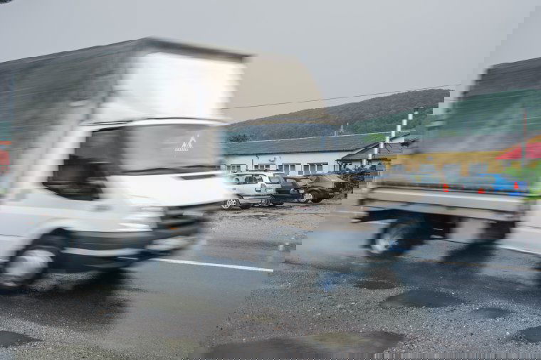 Két dolog is nehezíti most a közlekedést, nagyon kell figyelni