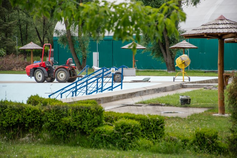 Dolgoznak a székelyudvarhelyi városi strandon, nemsokára meg is nyitják