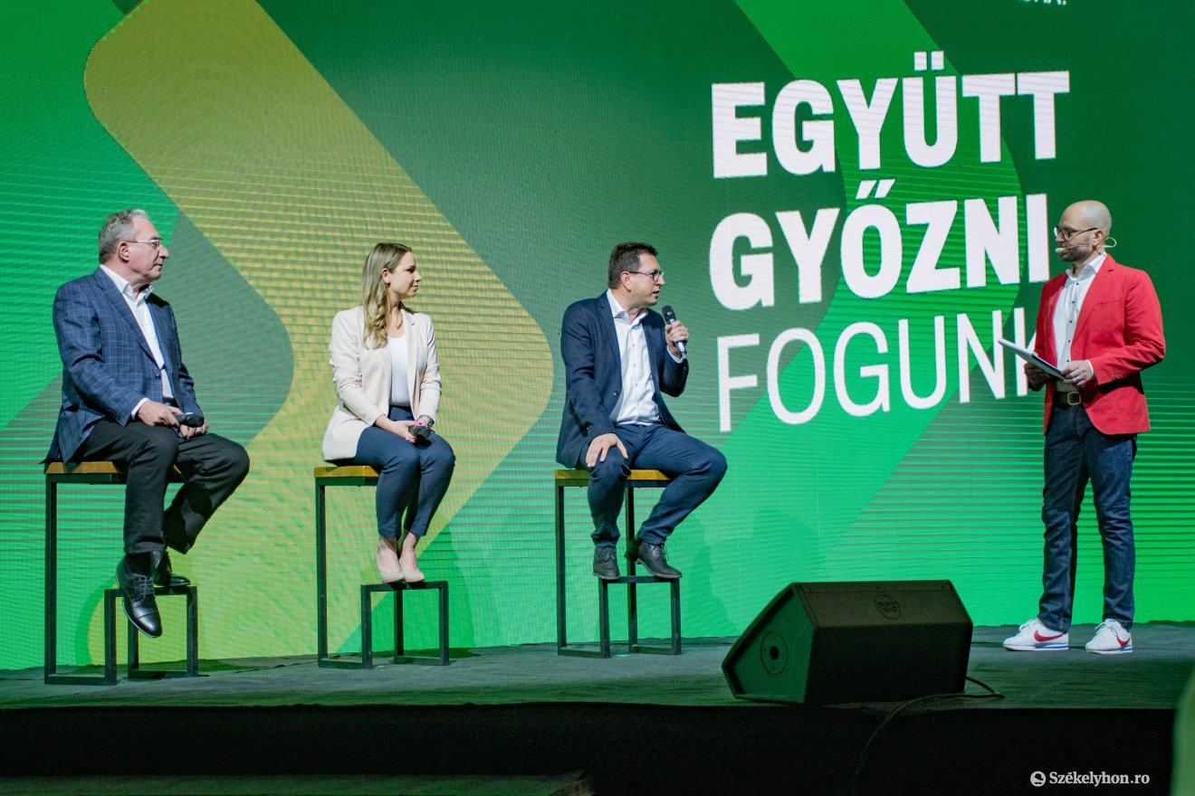 Winkler Gyula, Szilágyi Dóra-Emese és Vincze Loránt EP-képviselőjelöltek az udvarhelyi kampányhajrán •  Fotó: László Ildikó