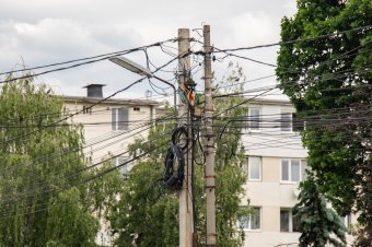 Nemsokára a székelyudvarhelyi Bethlen Gábor utcai vezetékek is a földbe kerülnek