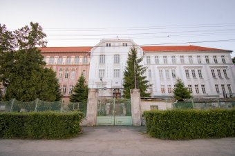 Kezdi visszanyerni eredeti színét a Zeyk Domokos Szakközépiskola épülete