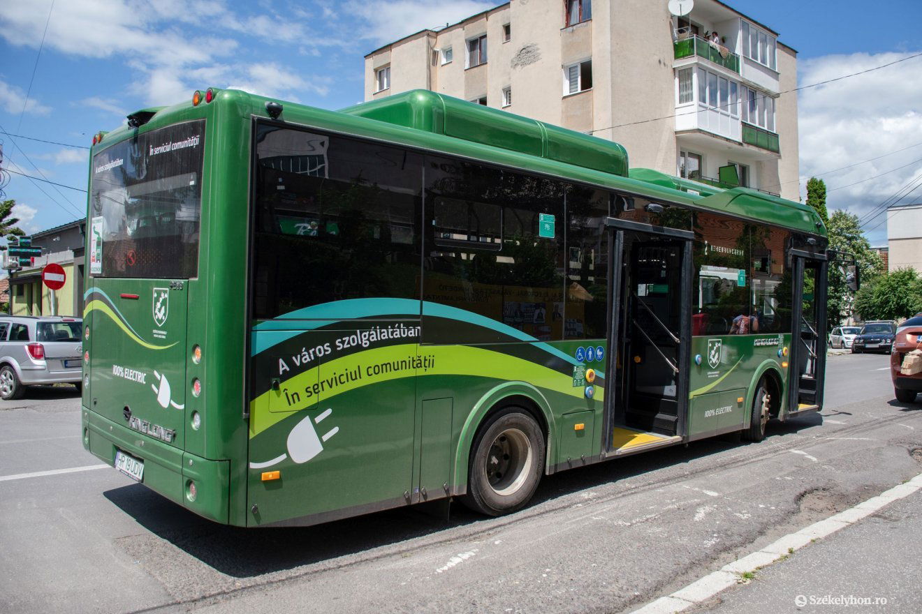 Nyolc környezetbarát, elektromos busz közlekedik Székelyudvarhelyen •  Fotó: László Ildikó