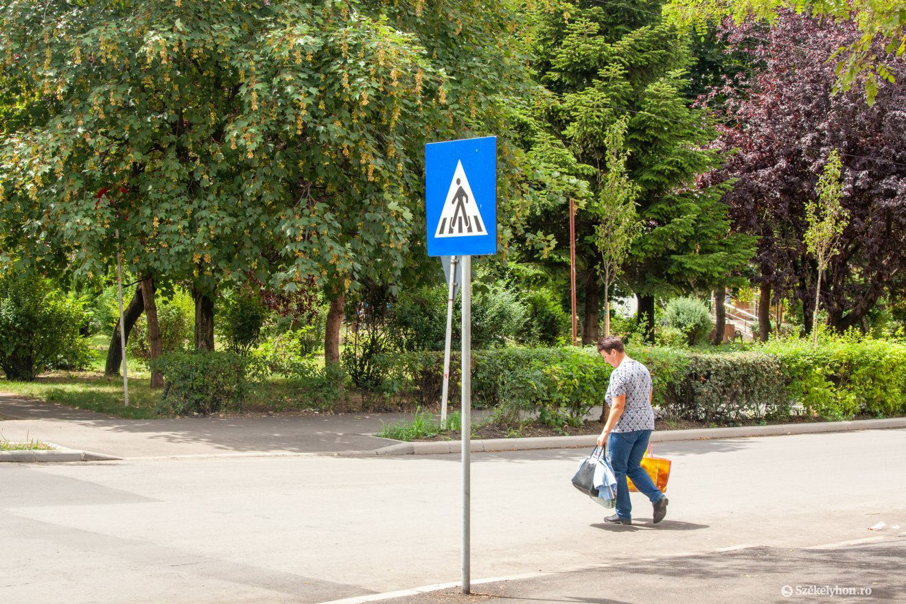 A Céhek utcában még várat magára az útfestés •  Fotó: Csató Andrea
