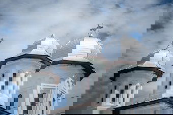 „Georgescu politikai messianizmusa teljesen ellentmond a keresztény tanításnak” – Az ortodoxok is elhatárolódnak az államfőjelölttől