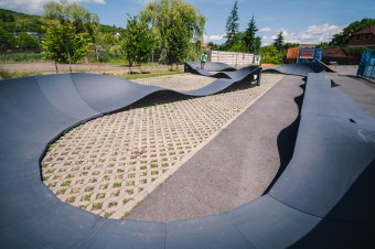 Pumptrackpályával bővült a székelyudvarhelyi skate park