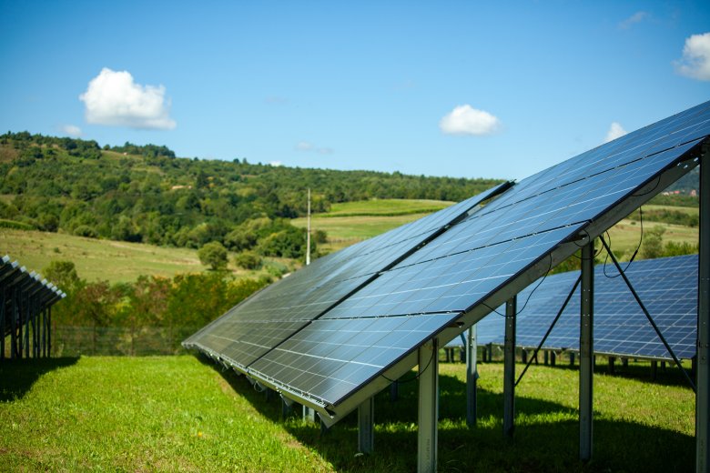 A napenergia fedezte a fogyasztás 70 százalékát, mégsem lett olcsóbb az áram