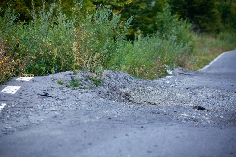 Gyalázatos az útszakasz Kobátfalva és Firtosmartonos között