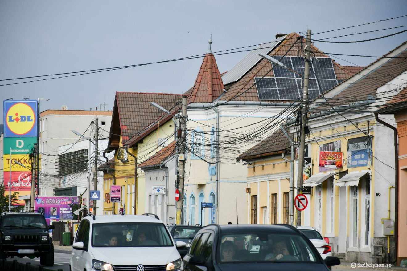 Ismét torlódásra kell számítani Székelyudvarhely egyik legforgalmasabb utcájában. Archív •  Fotó: László Ildikó
