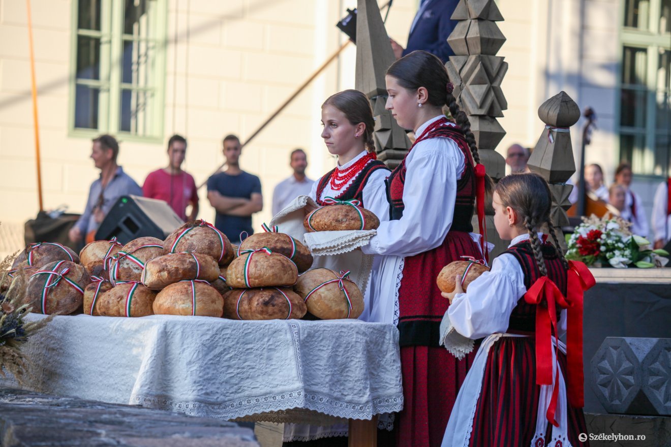 Új kenyér ünnepe Székelyudvarhelyen augusztus 20-án •  Fotó: Csató Andrea