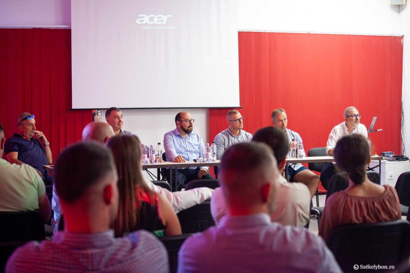 Hét alapító taggal kezdi el a munkát a SZVTP •  Fotó: Csató Andrea