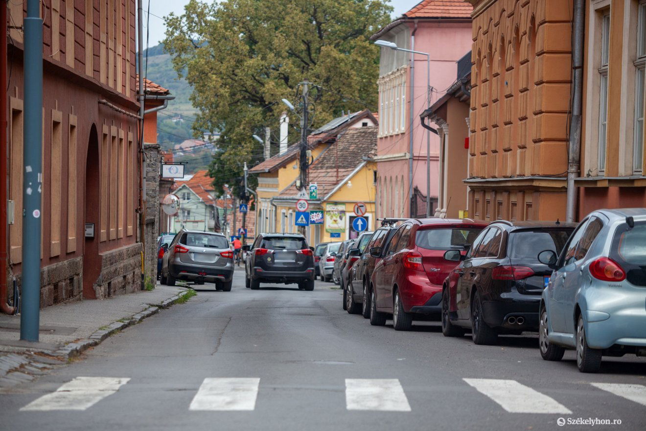 A Tompa László utca egy része is érintett a kockakövezésben