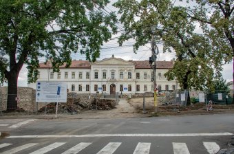 Teljesen vagy részben befejezett épületben is, de kezdődhet a tanév