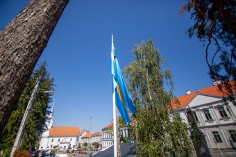 Újra lobog a székely zászló Székelyudvarhely központjában