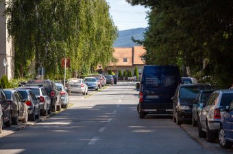 Megújul a Cipészek utca Székelyudvarhelyen, rendezik a parkolást is