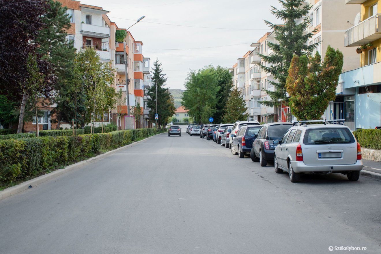 Idővel egyirányúvá válik a Céhek utca •  Fotó: László Ildikó