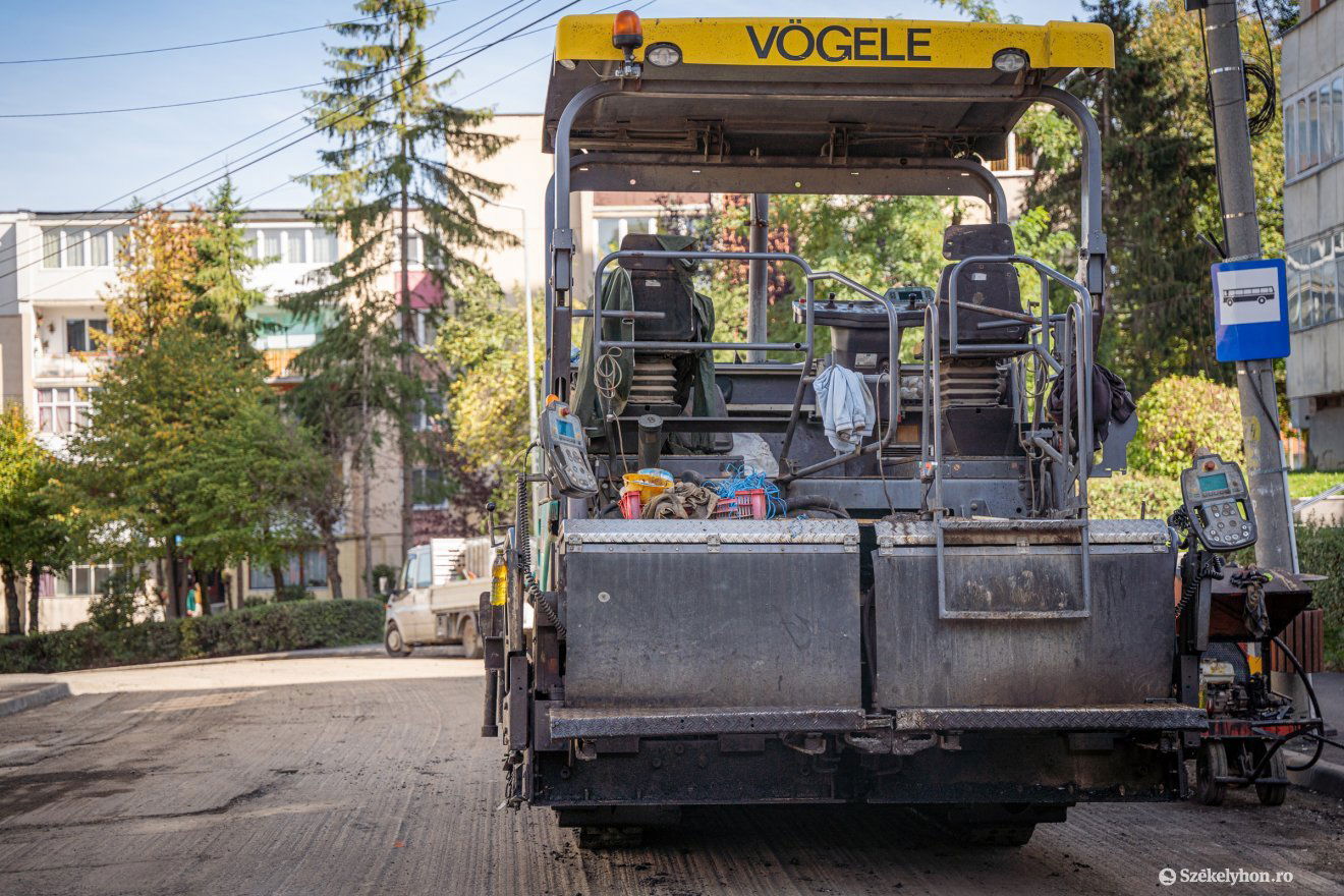 Utcafelújítás a nagy mobilitási terv részeként Székelyudvarhelyen •  Fotó: Csató Andrea