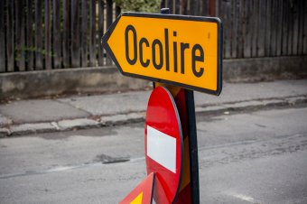 Épül az autópálya, forgalomelterelés van Ákosfalva közelében