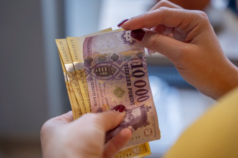 Átlagfizetés Magyarországon és Romániában: összehasonlítottuk a legfrissebb adatokat