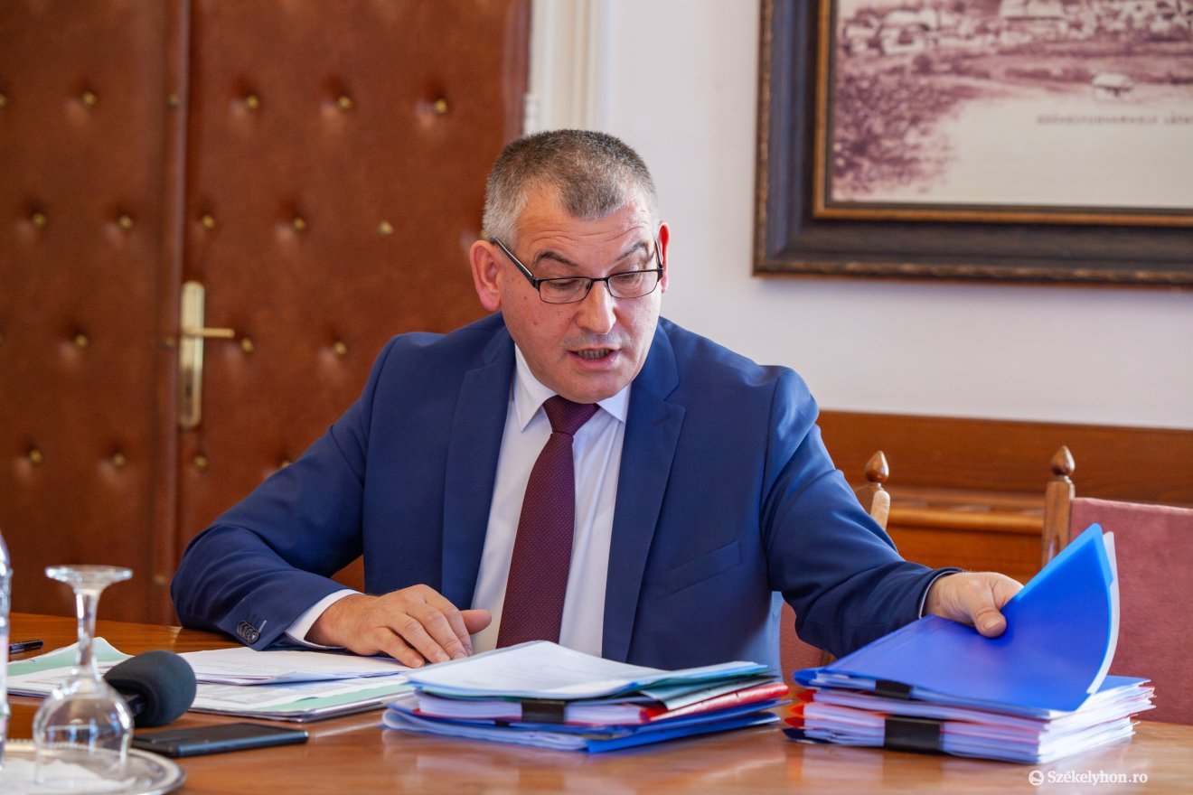 Gálfi Árpád azt mondta, a város érdekében cselekedett. Csíkszeredában tárgyalják a pert •  Fotó: Csató Andrea