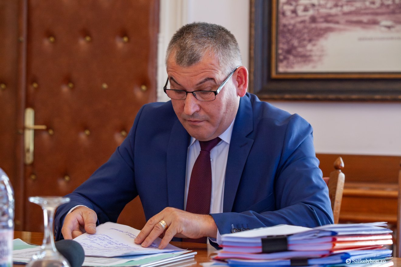 Vádat elemltek hivatali visszaélés miatt Gálfi ellen •  Fotó: Csató Andrea