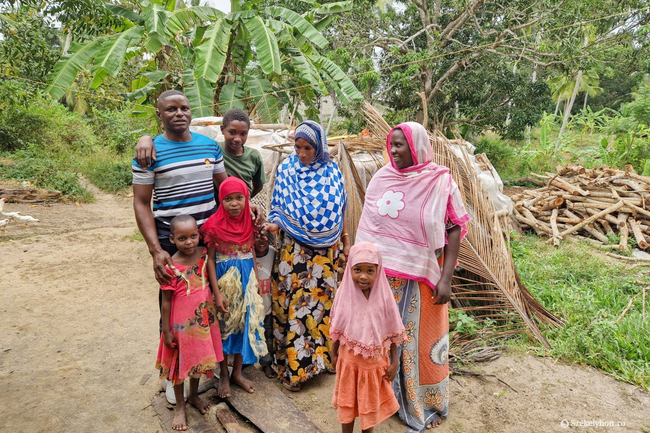 Átlagos zanzibári család és szomszédjaik •  Fotó: Fülöp-Székely Botond