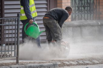 Egyelőre nem kerül új aszfaltréteg a Bethlen Gábor utcára Székelyudvarhelyen, de járhatóvá teszik