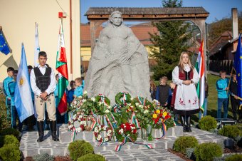 „A székely vándor végre hazatalált” – szülőfalujában temették újra a korondi olimpiai bajnokot