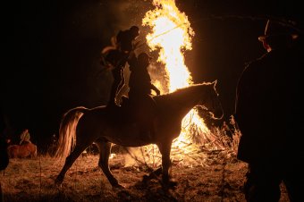 Lángokkal és lovakkal a Gordon-tetőn