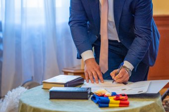 Alpolgármesteri tisztségek szűnnek meg a nagy spórlásban, de a különnyugdíjak öregségre megmaradnak