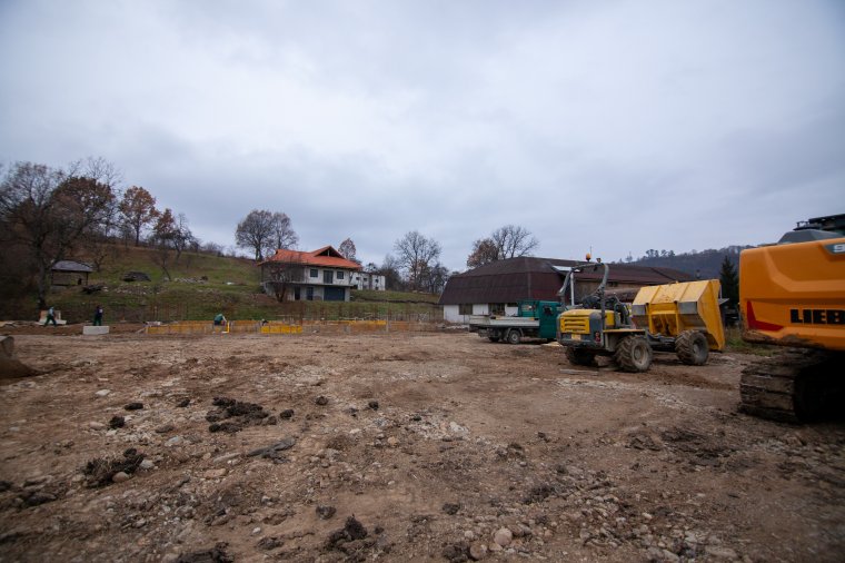 Elkezdték építeni a parajdi szolgálati lakásokat, haladnak a bölcsődével is
